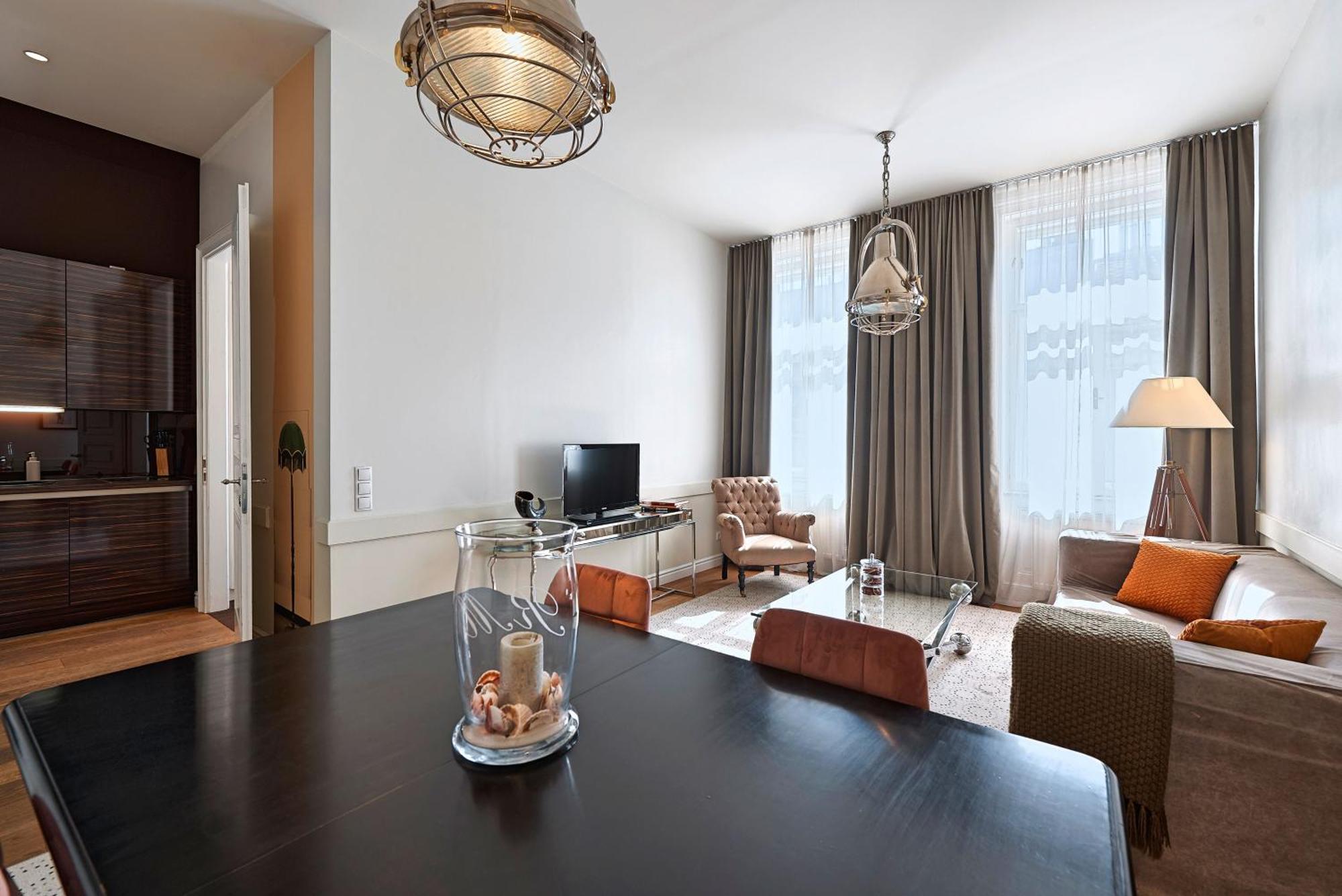 6 * Vienne