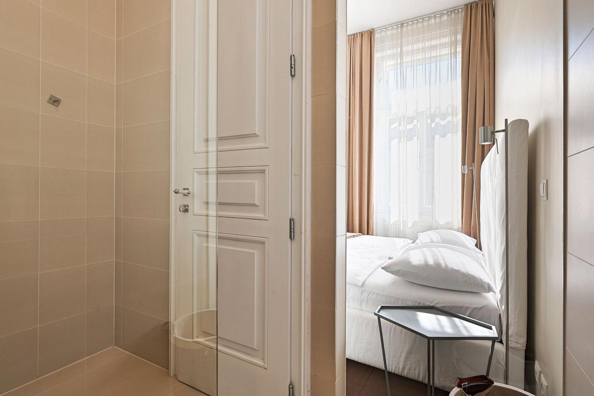 6 * Vienne