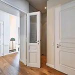 6 Rooms